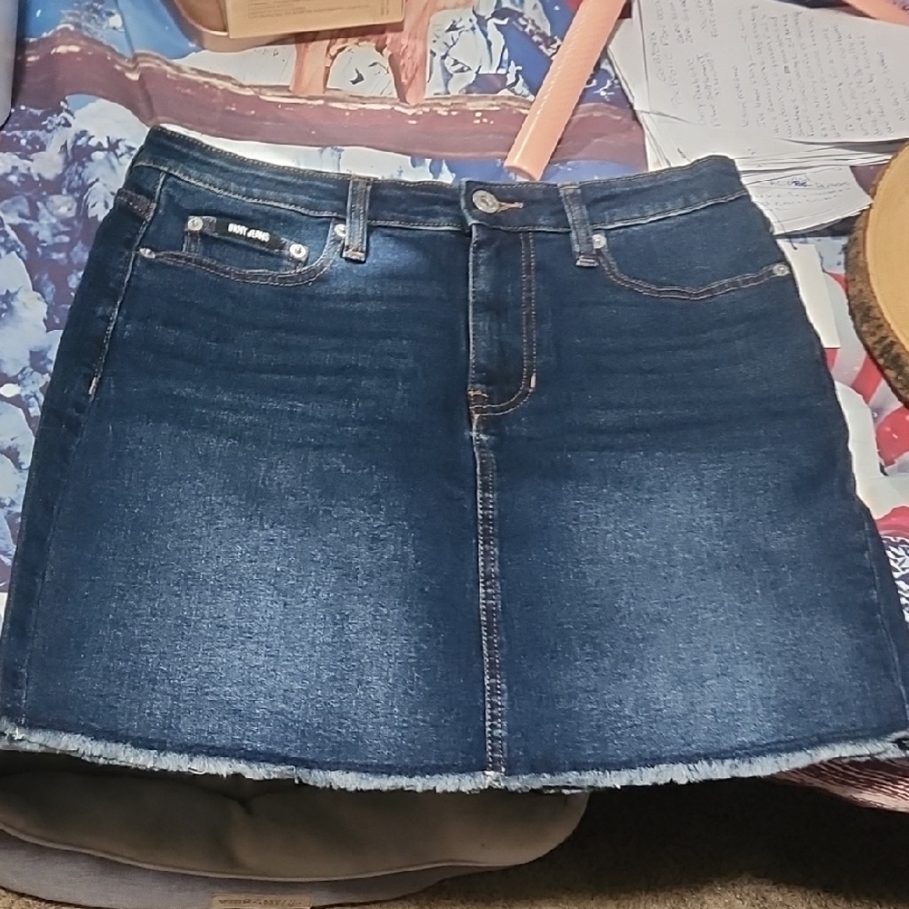 Woman's DKNY Dark Blue Denim Mini Skirt sz 6 NWT